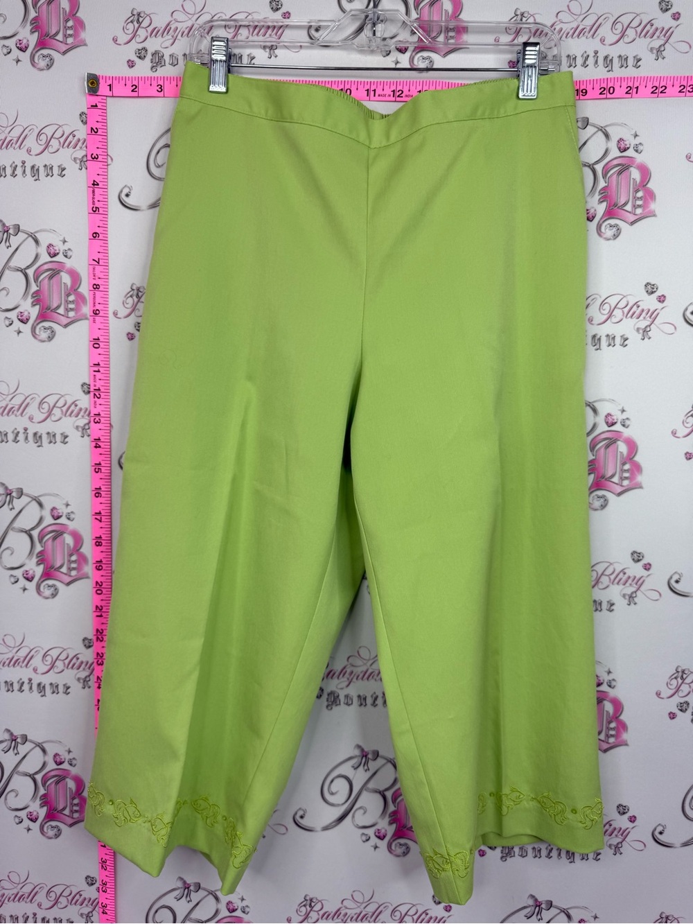 Alfred Dunner capri pants embroidered hem Lime Green Capri Pants